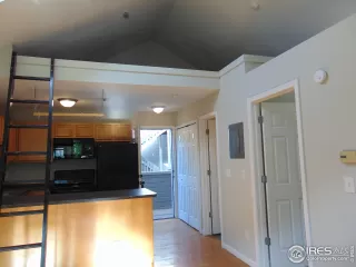 Photo #6: 1037728 Listing