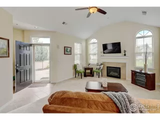 Photo #6: 1037733 Listing