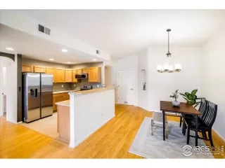 Photo #2: 1037794 Listing