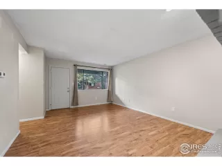 Photo #2: 1037808 Listing