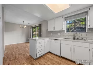 Photo #4: 1037808 Listing