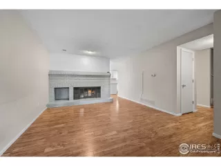 Photo #6: 1037808 Listing