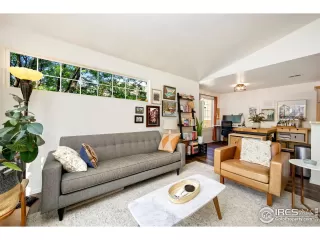 Photo #5: 1037892 Listing