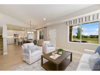 Photo #5: 1037922 Listing