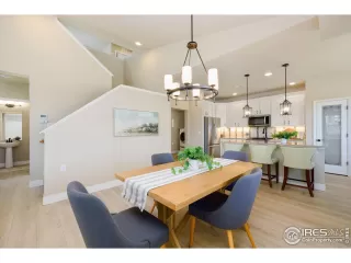 Photo #6: 1037922 Listing