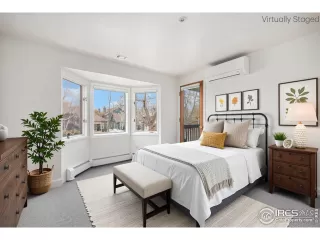 Photo #5: 1037948 Listing