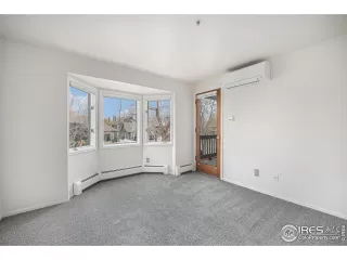 Photo #6: 1037948 Listing