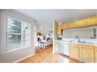 Photo #5: 1037951 Listing