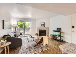 Photo #3: 1037953 Listing