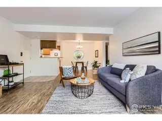 Photo #6: 1037953 Listing