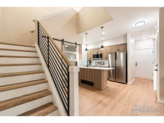 Photo #1: 1037968 Listing