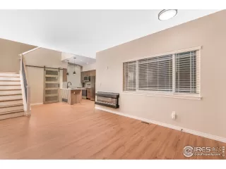 Photo #2: 1037968 Listing