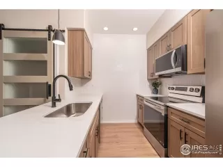 Photo #4: 1037968 Listing