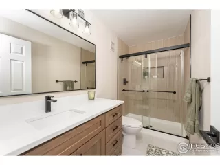 Photo #6: 1037968 Listing