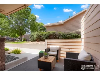 Photo #2: 1037992 Listing