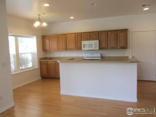 Photo #4: 1038138 Listing