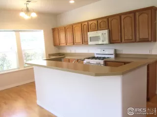 Photo #5: 1038138 Listing