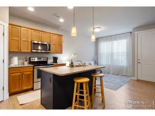 Photo #4: 1038172 Listing