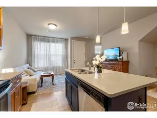 Photo #5: 1038172 Listing