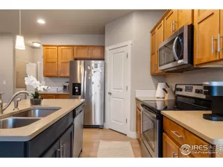 Photo #6: 1038172 Listing