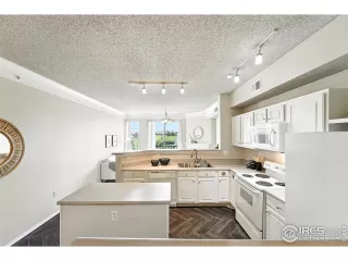 Photo #5: 1038204 Listing