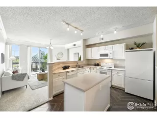 Photo #6: 1038204 Listing