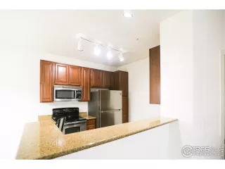 Photo #5: 1038225 Listing