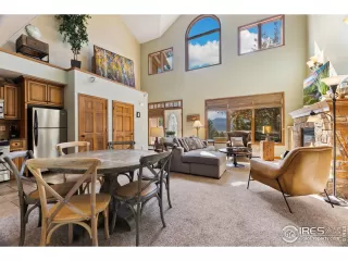 Photo #5: 1038239 Listing