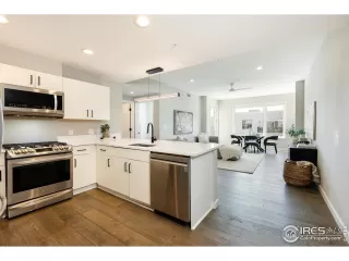 Photo #5: 1038267 Listing