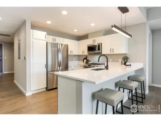 Photo #6: 1038267 Listing