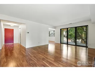 Photo #2: 1038280 Listing