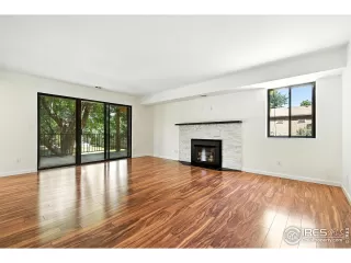 Photo #3: 1038280 Listing