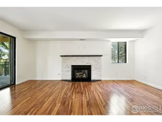 Photo #4: 1038280 Listing