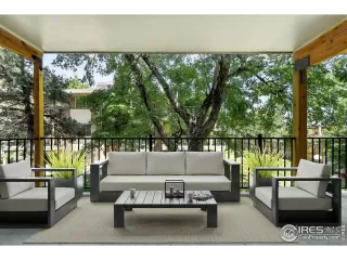 Photo #5: 1038280 Listing