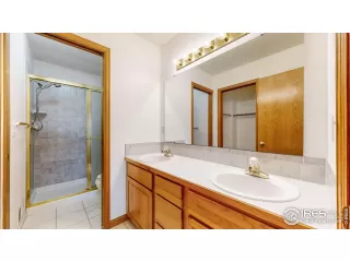 Photo #5: 1038395 Listing