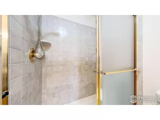 Photo #6: 1038395 Listing