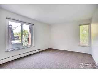 Photo #6: 1038441 Listing