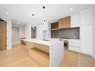 Photo #5: 1038503 Listing 