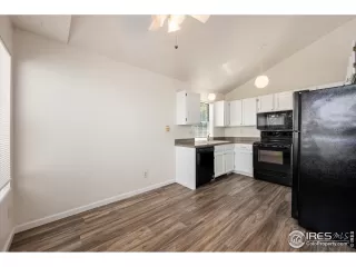 Photo #6: 1038556 Listing