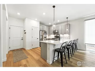 Photo #5: 1038600 Listing