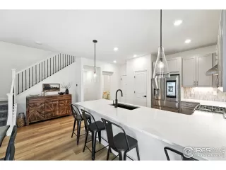 Photo #6: 1038600 Listing