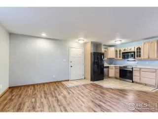 Photo #5: 1038613 Listing