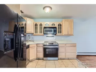 Photo #6: 1038613 Listing