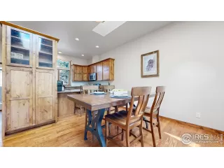 Photo #6: 1038630 Listing