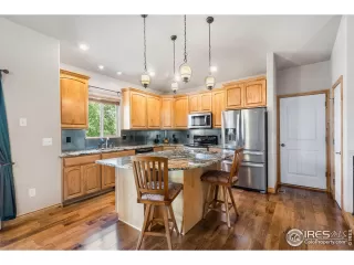 Photo #6: 1038727 Listing