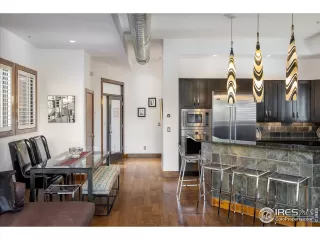 Photo #6: 1038752 Listing