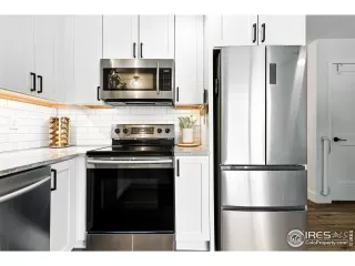 Photo #3: 1038858 Listing 