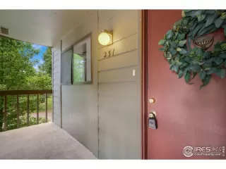 Photo #2: 1038867 Listing