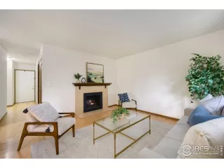 Photo #3: 1038867 Listing