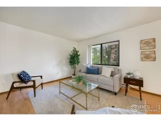 Photo #4: 1038867 Listing